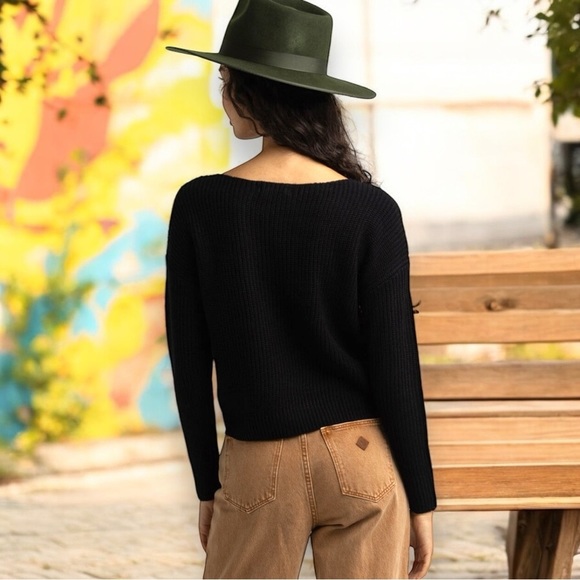 Women’s‎ Black Full Circle Trends O-Ring Tie Front Sweater - Picture 2 of 10